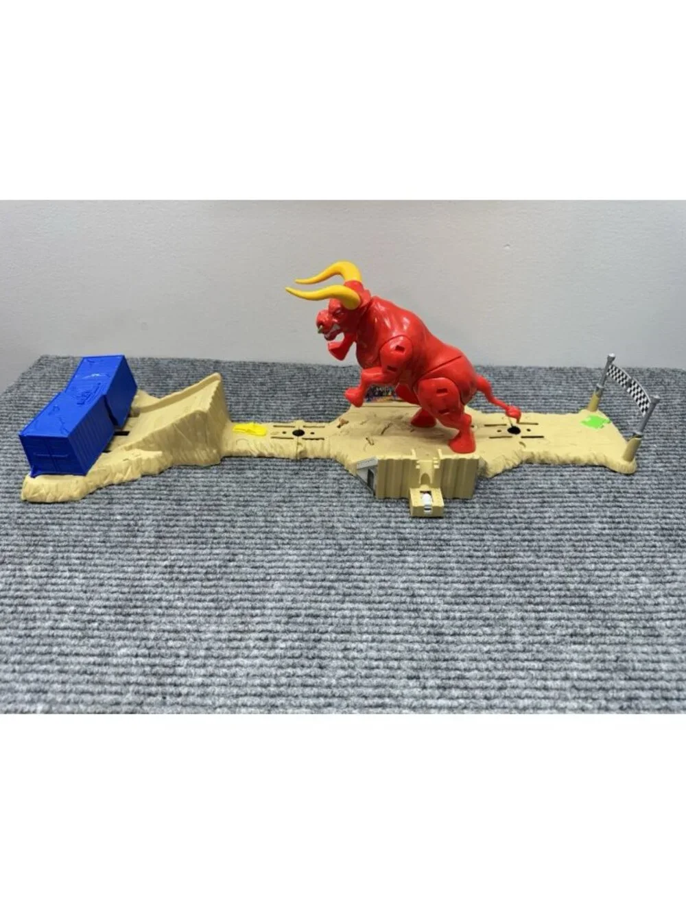 Hot Wheels Monster Jam - El Toro Loco Showdown Playset Red Bull